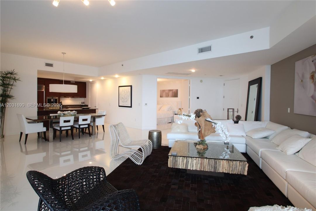 For Sale: $1,445,000 (2 beds, 2 baths, 1794 Square Feet)