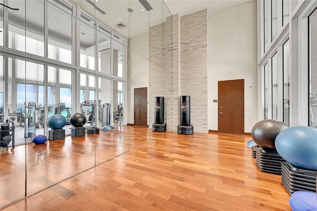 For Sale: $1,445,000 (2 beds, 2 baths, 1794 Square Feet)