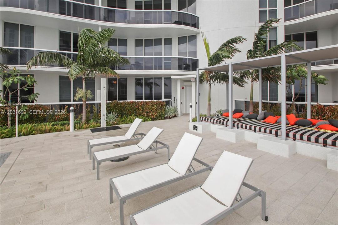 For Sale: $1,445,000 (2 beds, 2 baths, 1794 Square Feet)