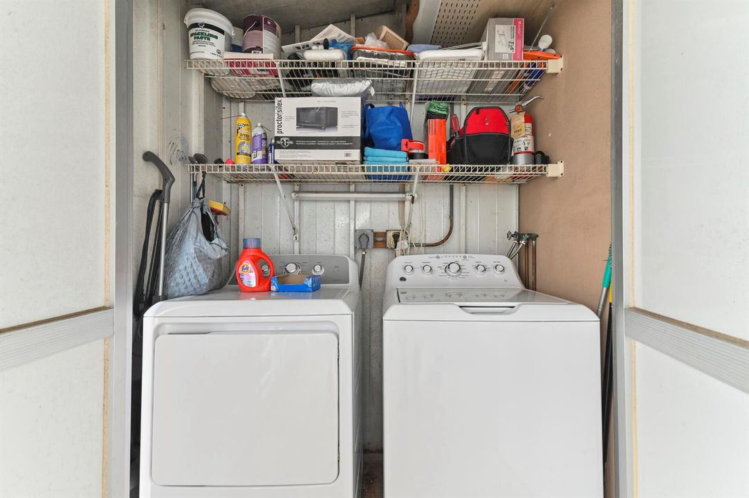 24 Laundry 01