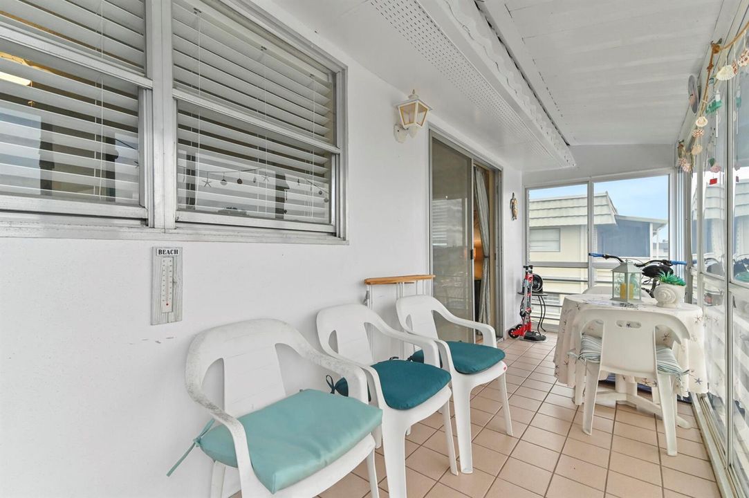 23 Balcony 03