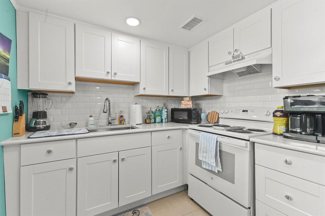 12 Kitchen 02