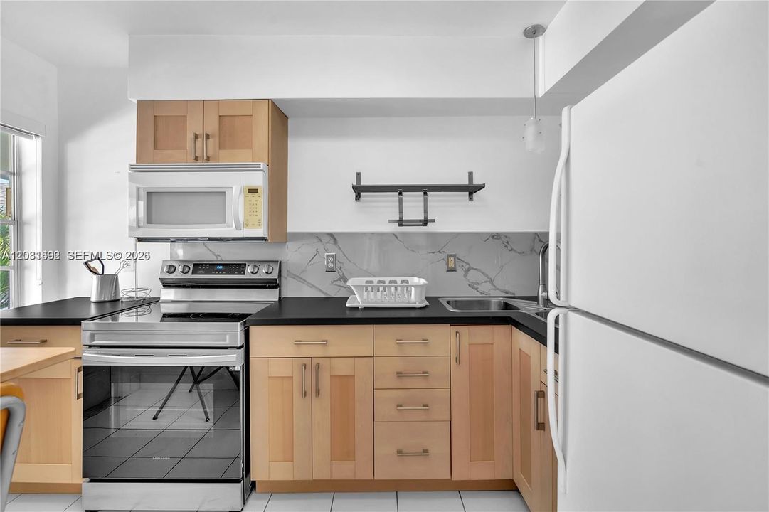 For Sale: $199,000 (1 beds, 1 baths, 544 Square Feet)