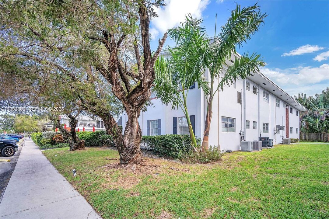 For Sale: $199,000 (1 beds, 1 baths, 544 Square Feet)