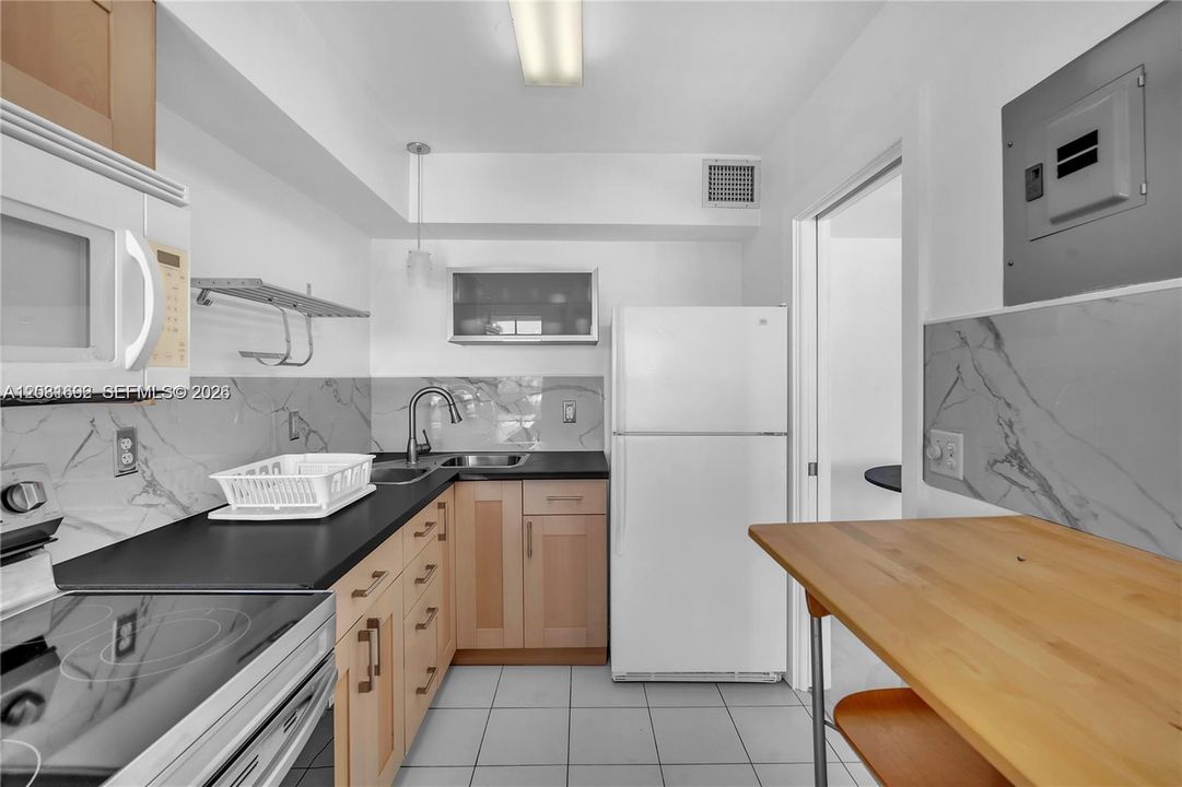 For Sale: $199,000 (1 beds, 1 baths, 544 Square Feet)