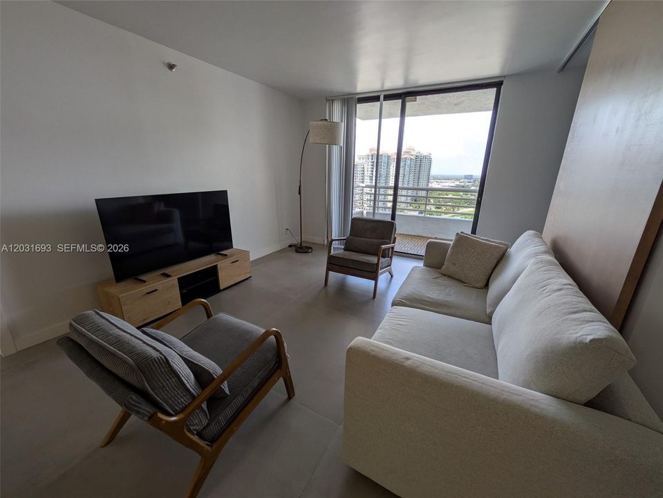 For Rent: $2,900 (1 beds, 2 baths, 990 Square Feet)