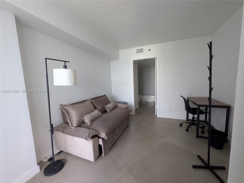 For Rent: $2,900 (1 beds, 2 baths, 990 Square Feet)