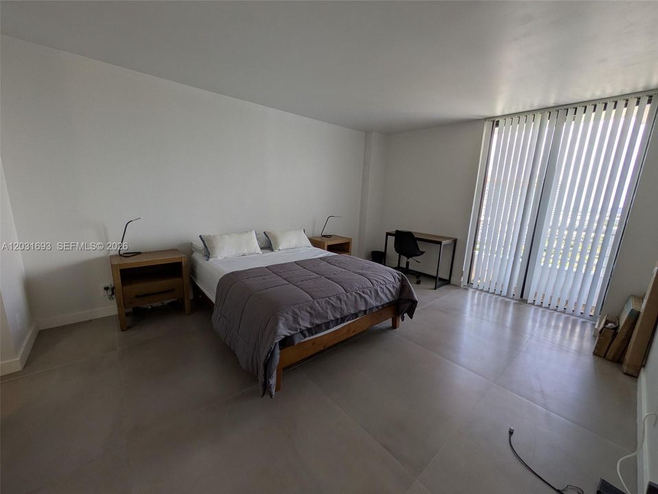 For Rent: $2,900 (1 beds, 2 baths, 990 Square Feet)