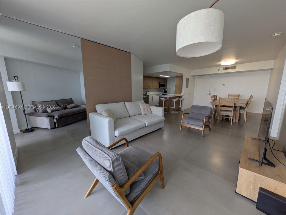 For Rent: $2,900 (1 beds, 2 baths, 990 Square Feet)