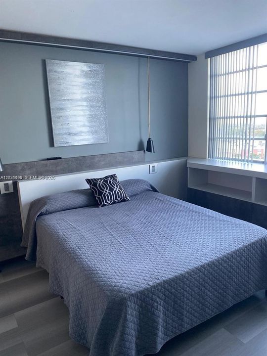 For Rent: $2,400 (1 beds, 1 baths, 940 Square Feet)