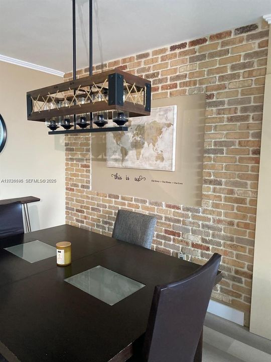 For Rent: $2,400 (1 beds, 1 baths, 940 Square Feet)