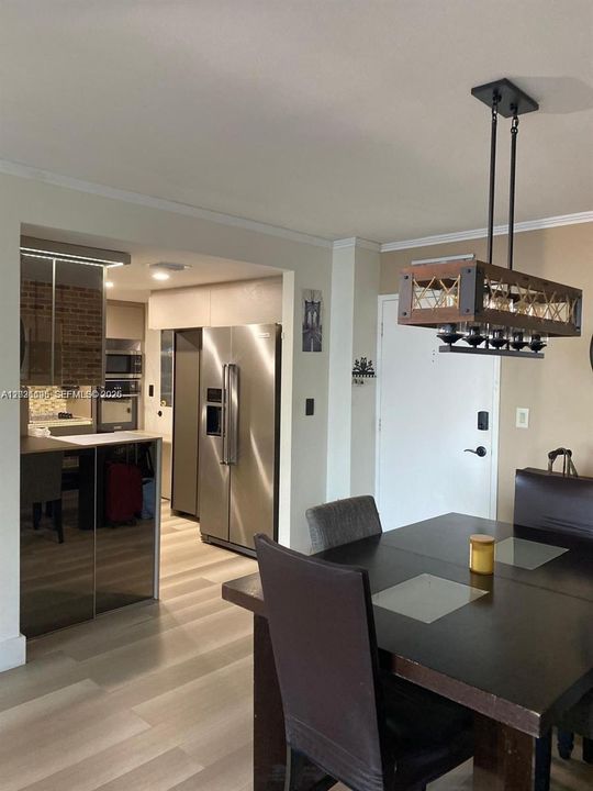 For Rent: $2,400 (1 beds, 1 baths, 940 Square Feet)