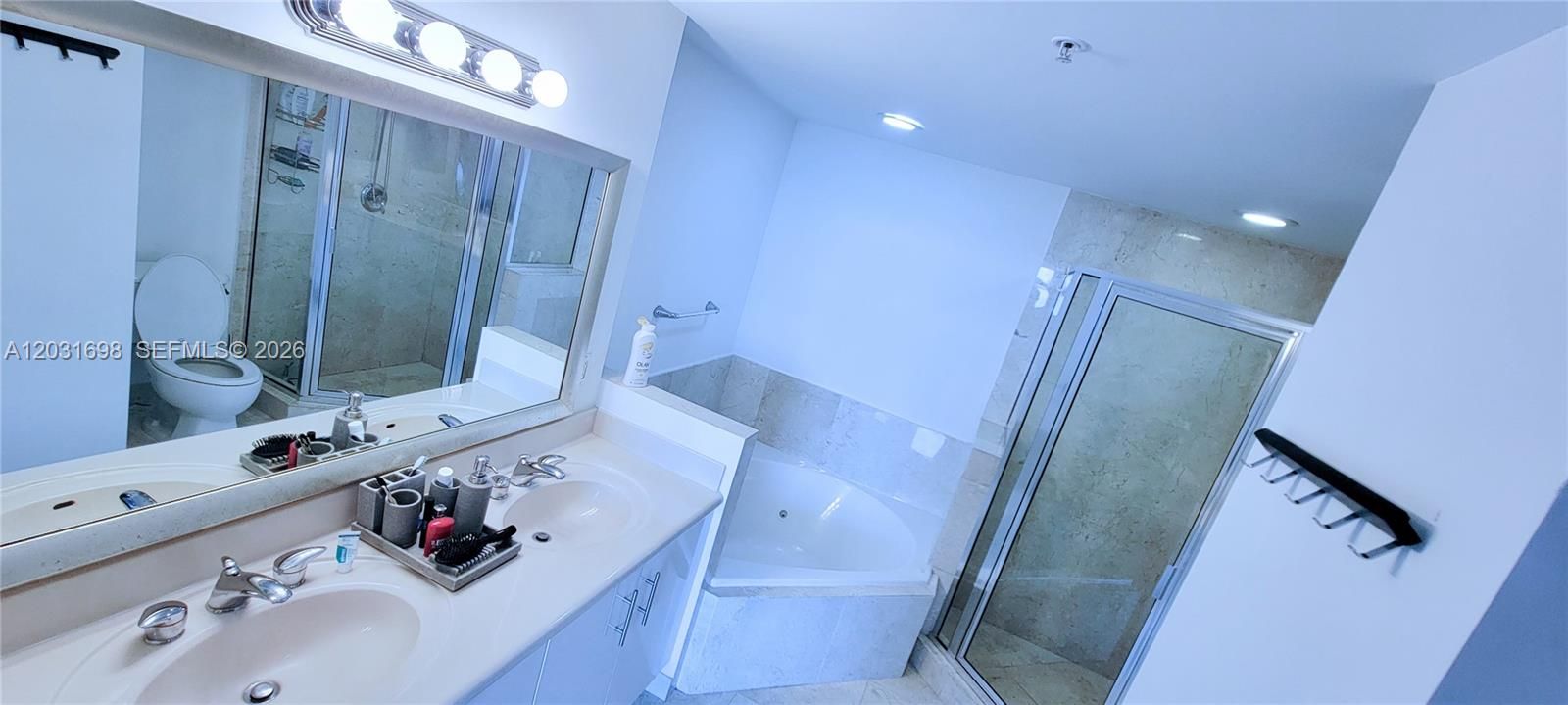 For Sale: $490,000 (2 beds, 2 baths, 1251 Square Feet)