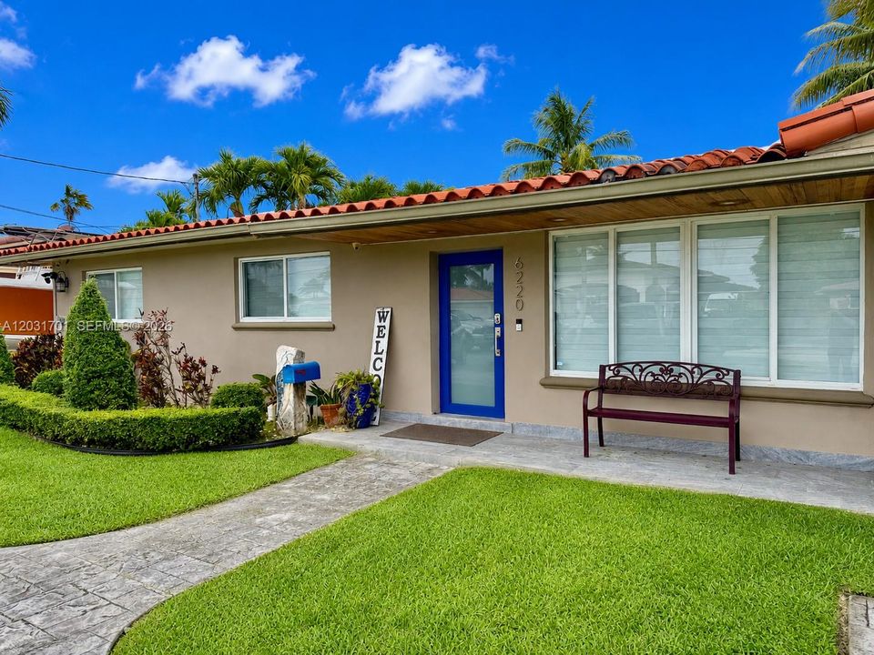 For Sale: $950,000 (3 beds, 3 baths, 2068 Square Feet)
