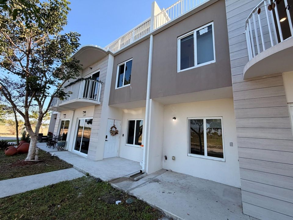 For Sale: $399,000 (4 beds, 3 baths, 1398 Square Feet)