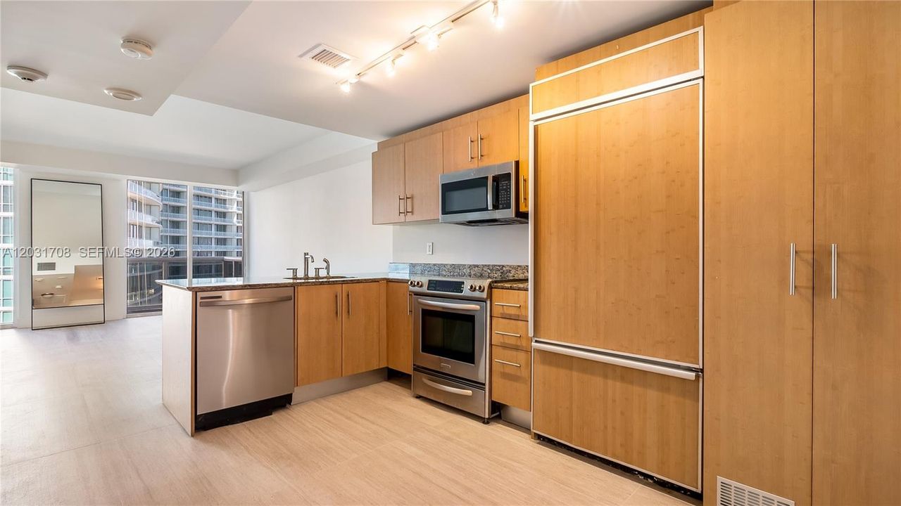 For Rent: $3,000 (0 beds, 1 baths, 481 Square Feet)