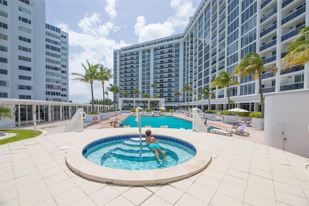For Rent: $3,000 (0 beds, 1 baths, 481 Square Feet)