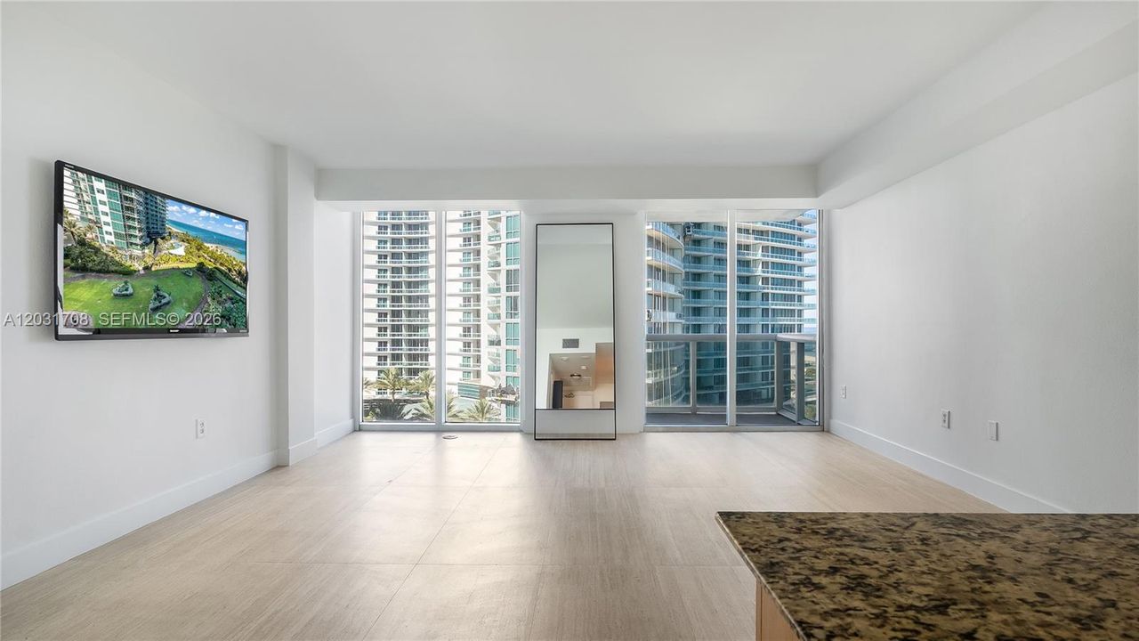 For Rent: $3,000 (0 beds, 1 baths, 481 Square Feet)