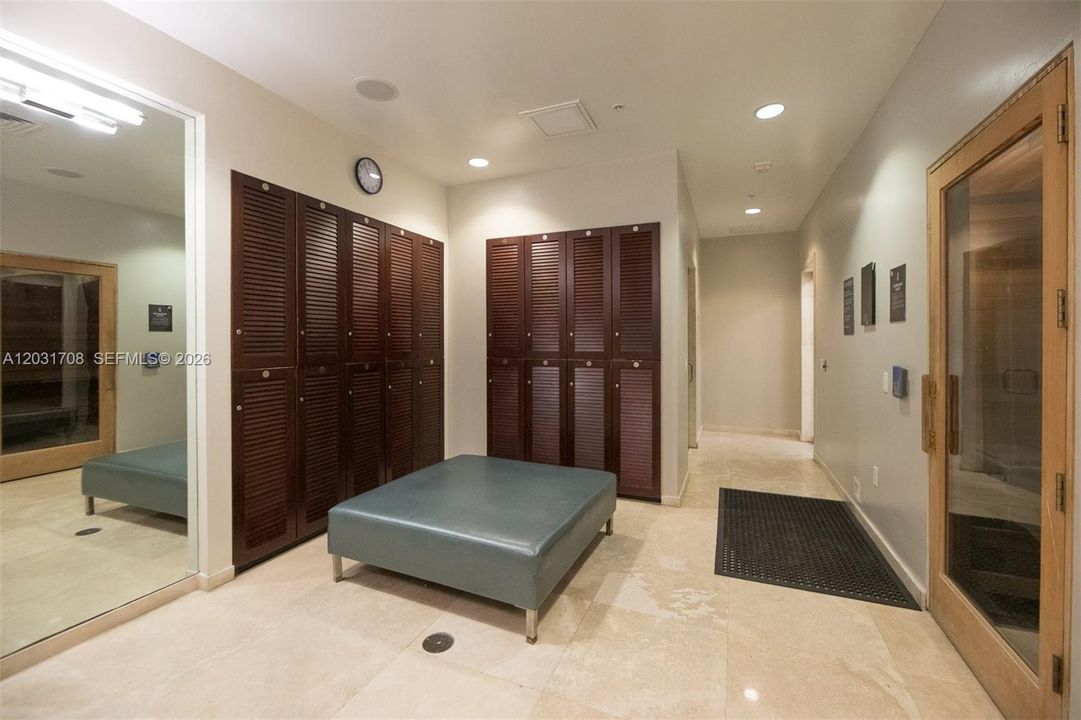 For Rent: $3,000 (0 beds, 1 baths, 481 Square Feet)