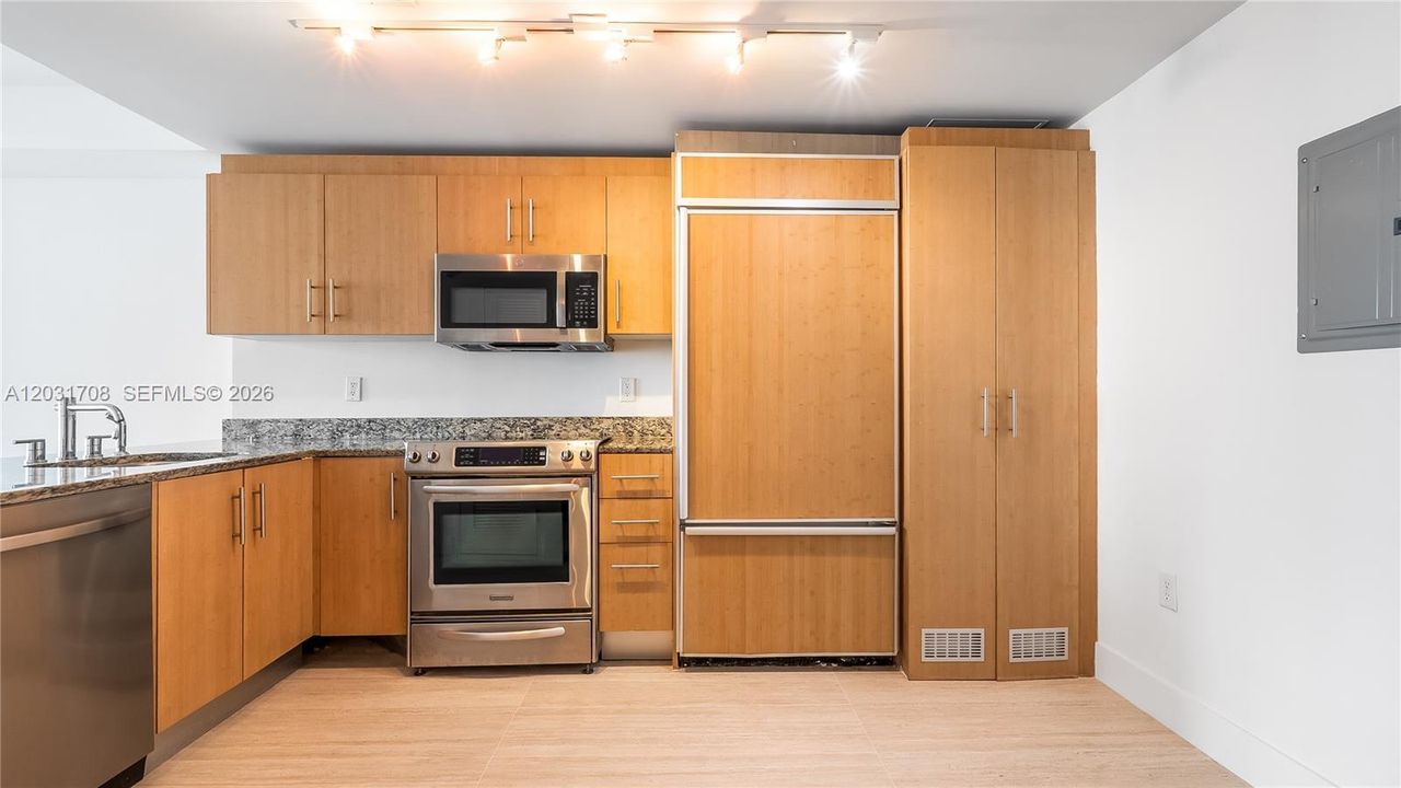 For Rent: $3,000 (0 beds, 1 baths, 481 Square Feet)