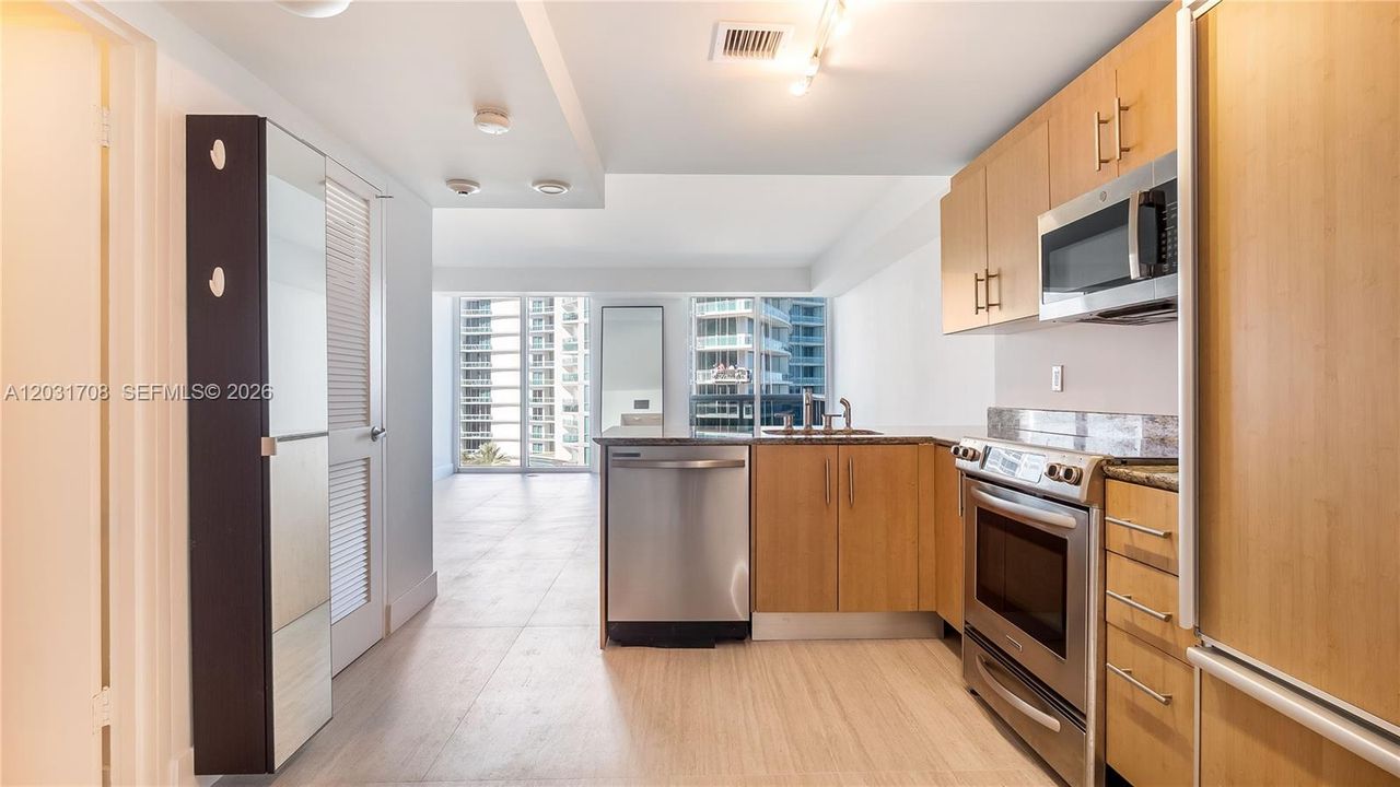 For Rent: $3,000 (0 beds, 1 baths, 481 Square Feet)