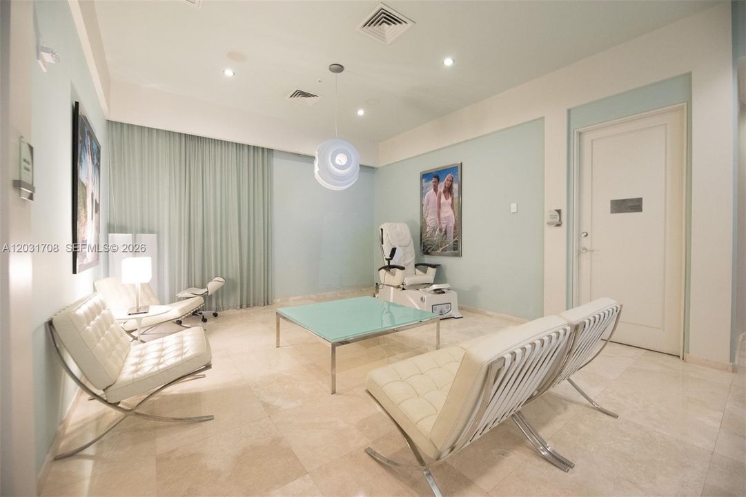 For Rent: $3,000 (0 beds, 1 baths, 481 Square Feet)