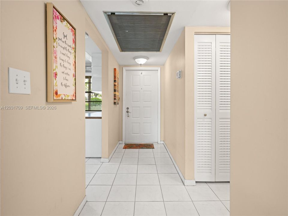 For Sale: $179,999 (2 beds, 2 baths, 1021 Square Feet)