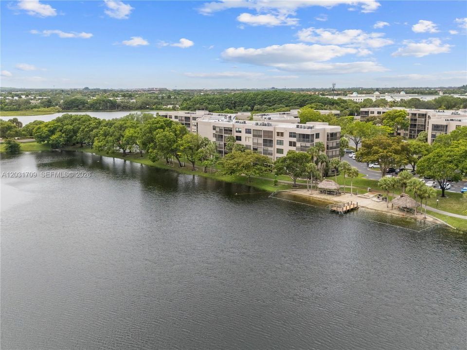 For Sale: $179,999 (2 beds, 2 baths, 1021 Square Feet)