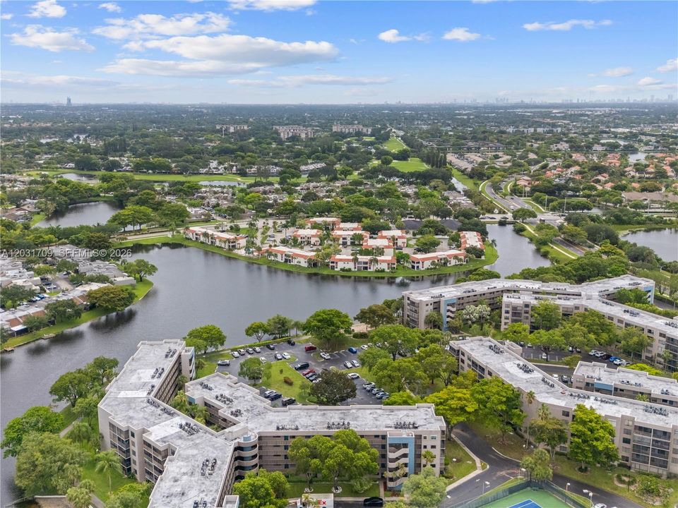 For Sale: $179,999 (2 beds, 2 baths, 1021 Square Feet)