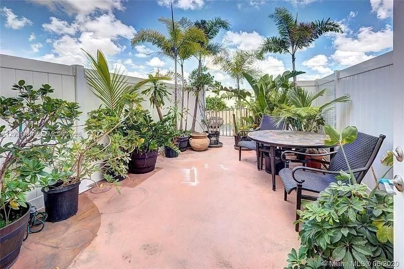 For Sale: $129,900 (1 beds, 1 baths, 750 Square Feet)