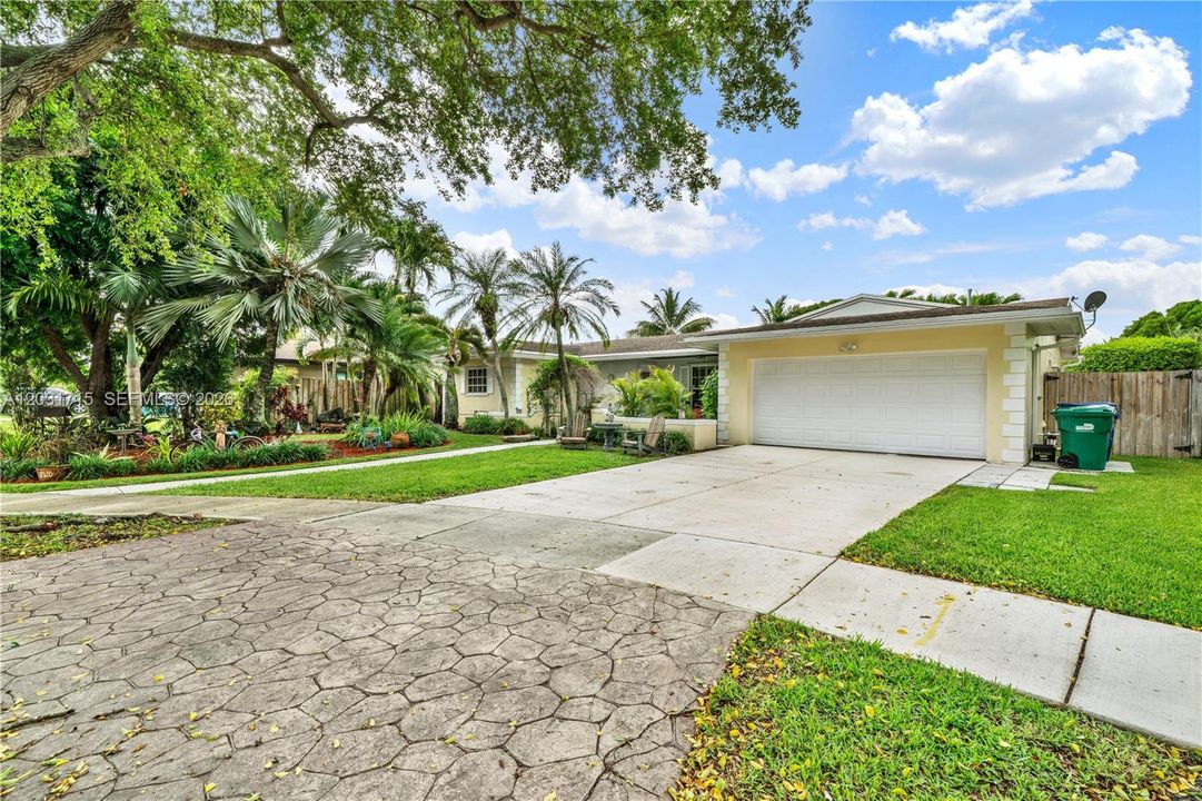 For Sale: $725,000 (3 beds, 2 baths, 1510 Square Feet)
