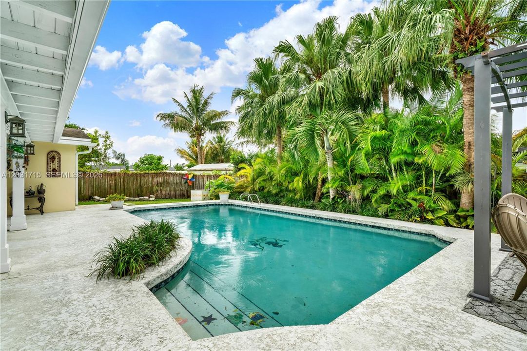For Sale: $725,000 (3 beds, 2 baths, 1510 Square Feet)
