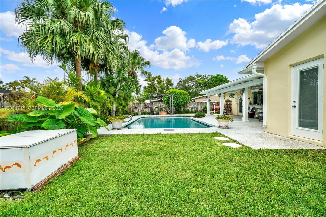 For Sale: $725,000 (3 beds, 2 baths, 1510 Square Feet)