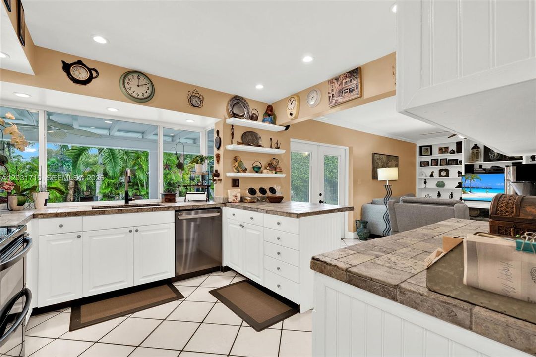 For Sale: $725,000 (3 beds, 2 baths, 1510 Square Feet)