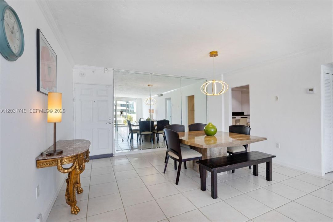 For Sale: $349,000 (1 beds, 1 baths, 950 Square Feet)