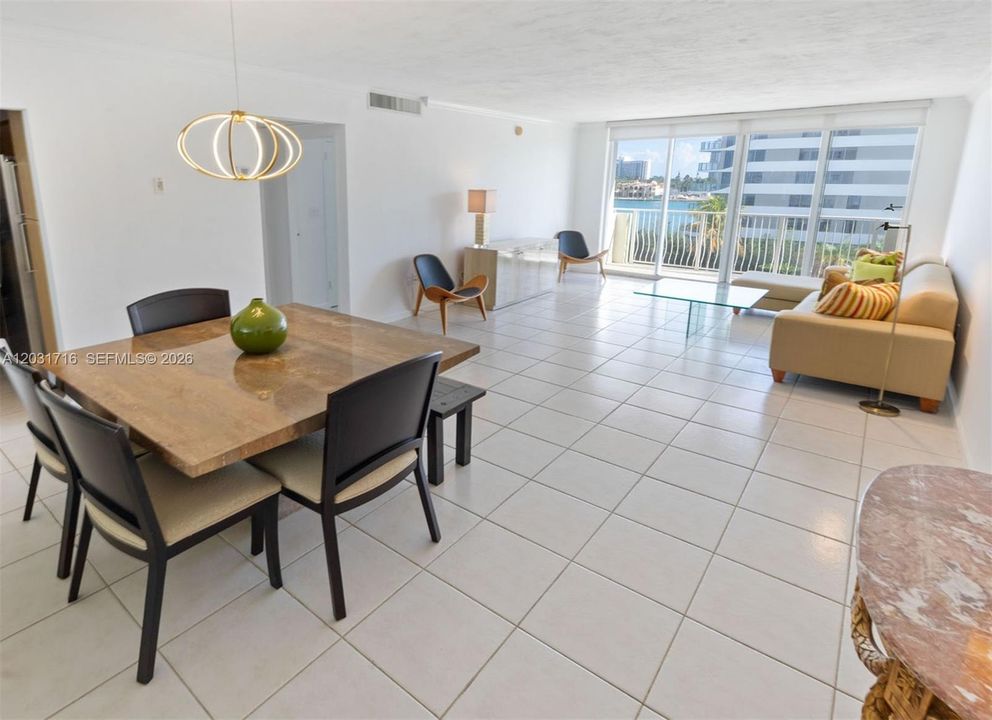 For Sale: $349,000 (1 beds, 1 baths, 950 Square Feet)