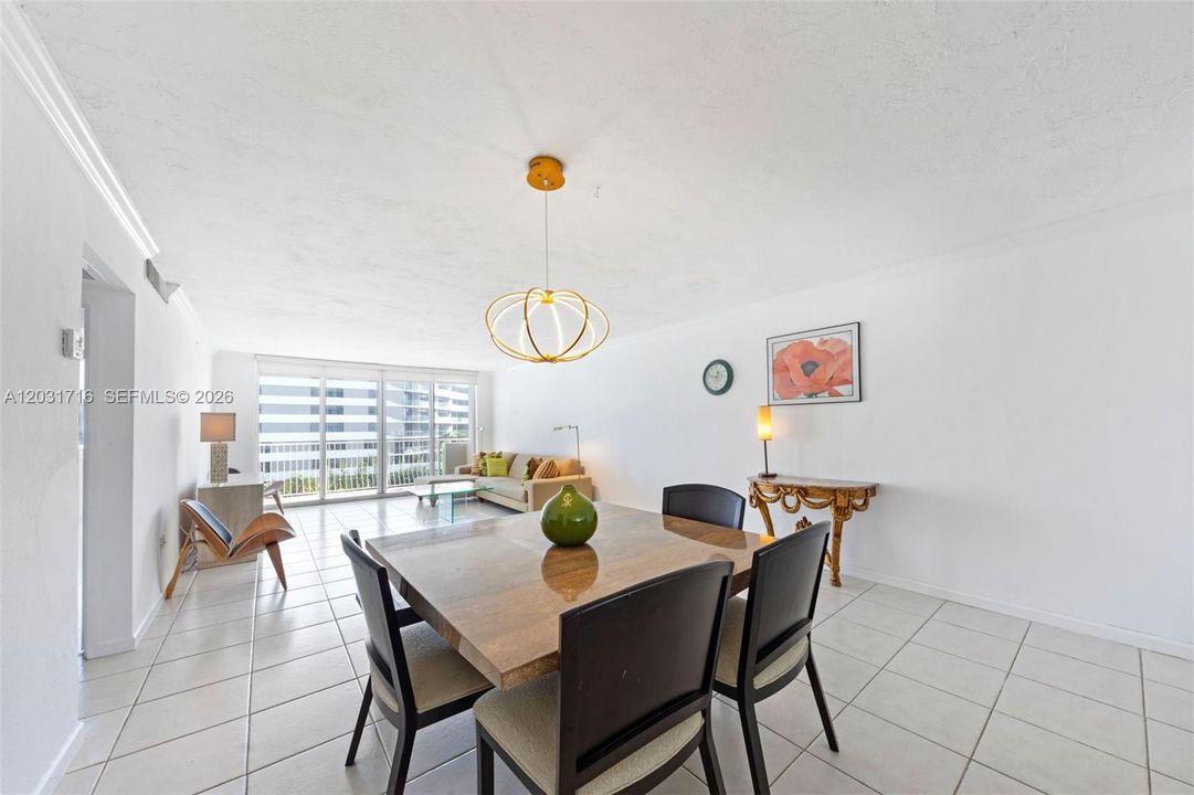 For Sale: $349,000 (1 beds, 1 baths, 950 Square Feet)