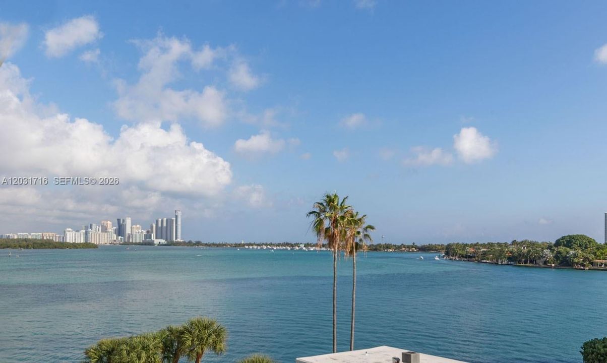 For Sale: $349,000 (1 beds, 1 baths, 950 Square Feet)
