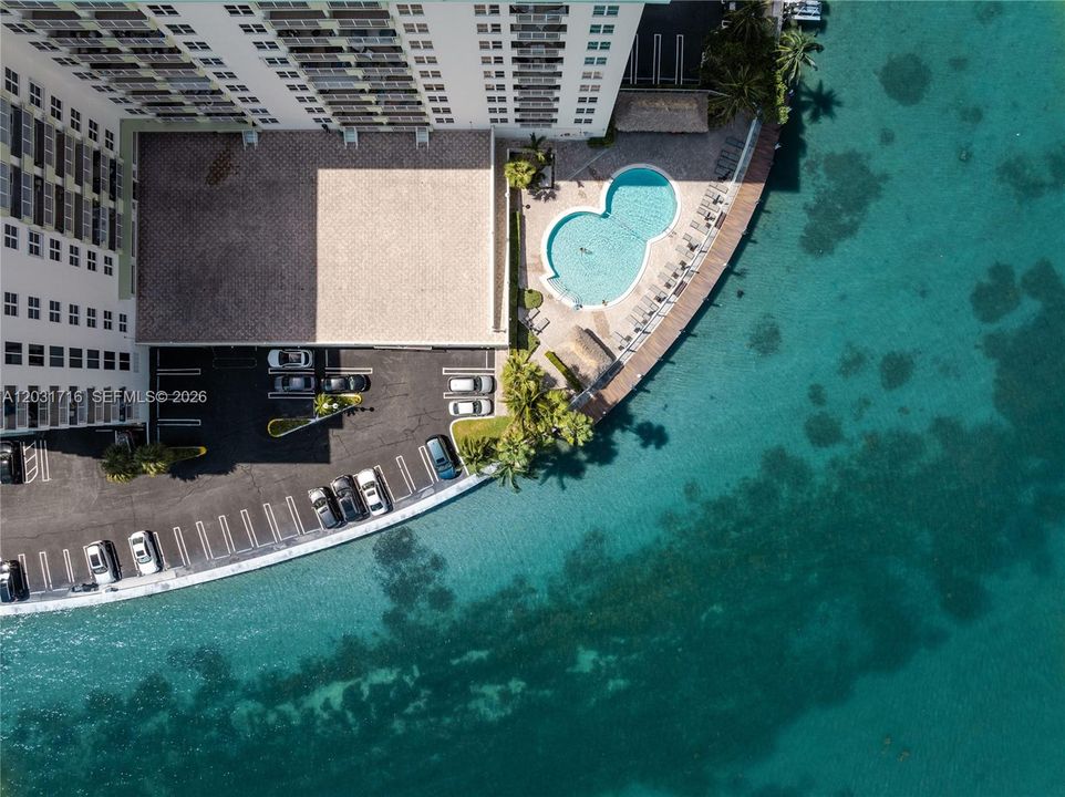 For Sale: $349,000 (1 beds, 1 baths, 950 Square Feet)