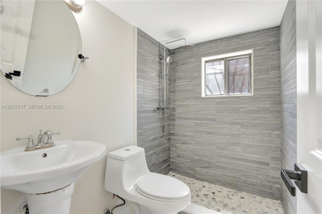 В аренду: $2,500 (2 спален, 2 ванн, 885 Квадратных фут)
