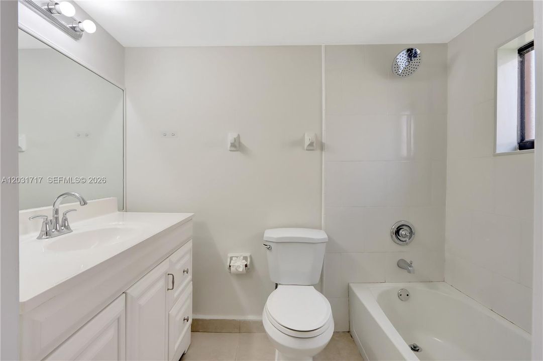 В аренду: $2,500 (2 спален, 2 ванн, 885 Квадратных фут)