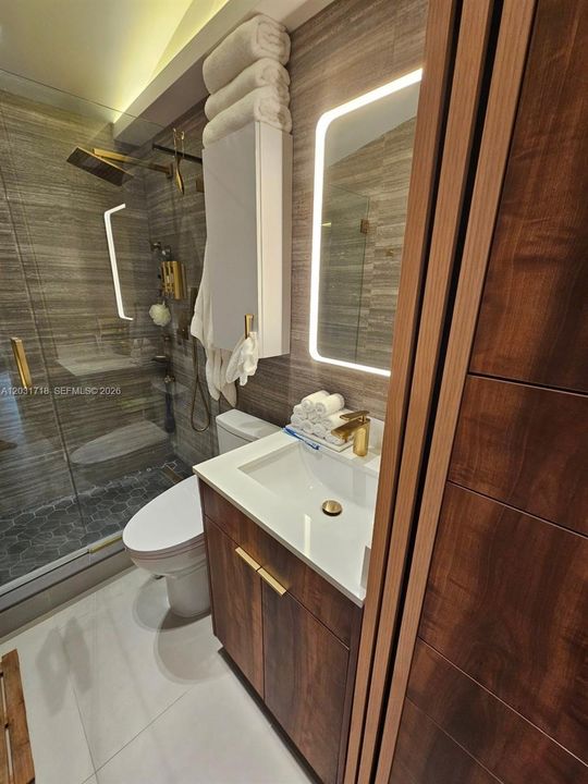 En Venta: $1,175,000 (3 camas, 2 baños, 1450 Pies cuadrados)