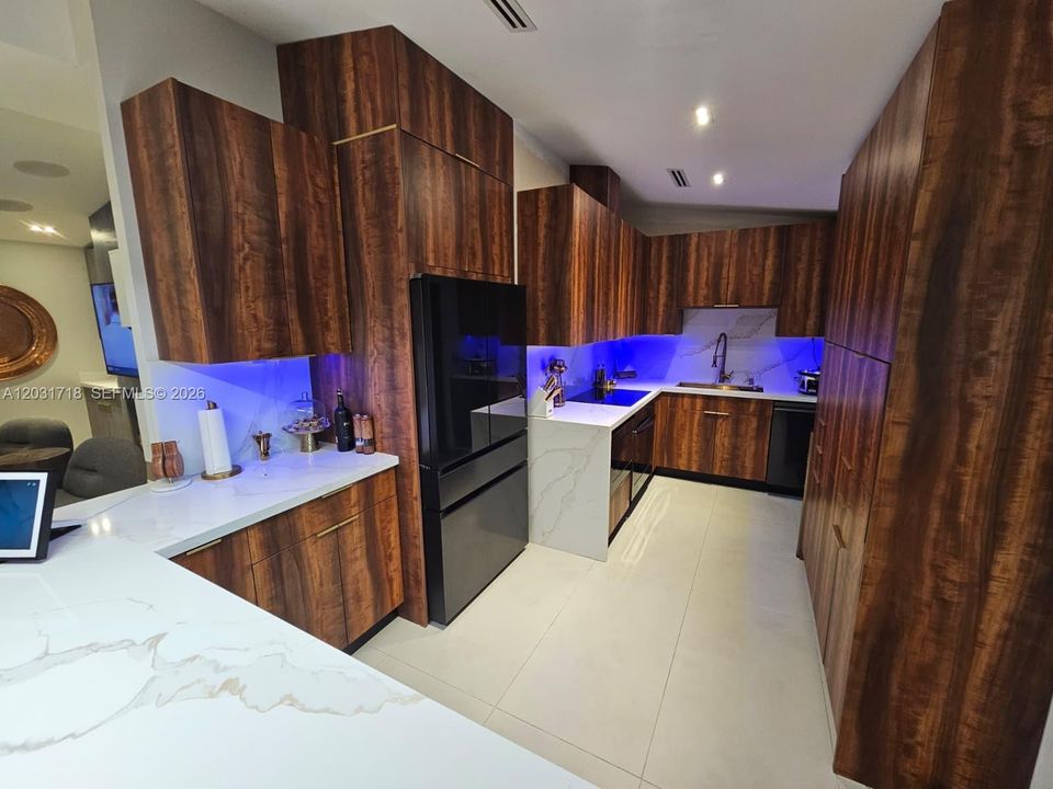 En Venta: $1,175,000 (3 camas, 2 baños, 1450 Pies cuadrados)