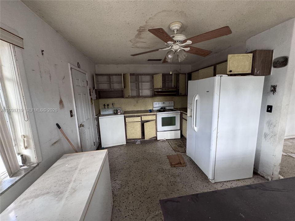 For Sale: $240,000 (3 beds, 1 baths, 1197 Square Feet)