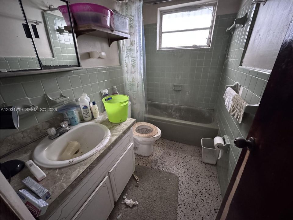For Sale: $240,000 (3 beds, 1 baths, 1197 Square Feet)
