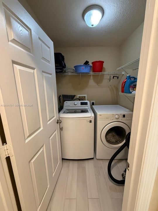 En Venta: $429,000 (3 camas, 2 baños, 1562 Pies cuadrados)
