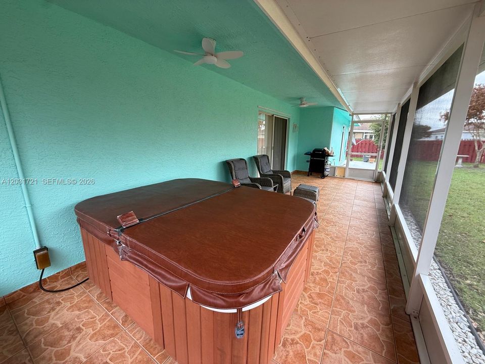 En Venta: $429,000 (3 camas, 2 baños, 1562 Pies cuadrados)