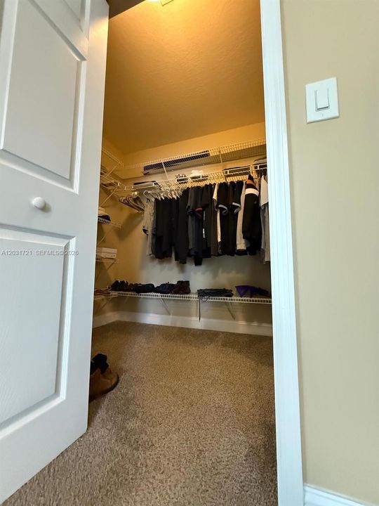 En Venta: $429,000 (3 camas, 2 baños, 1562 Pies cuadrados)