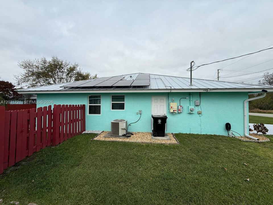 En Venta: $429,000 (3 camas, 2 baños, 1562 Pies cuadrados)