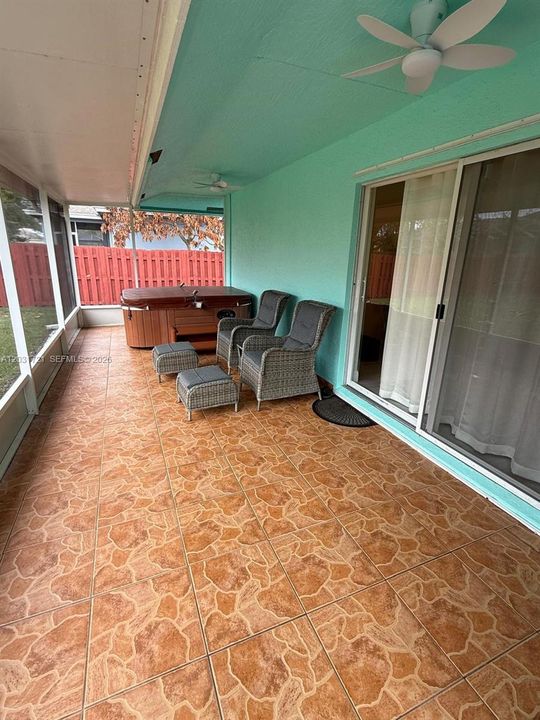 En Venta: $429,000 (3 camas, 2 baños, 1562 Pies cuadrados)